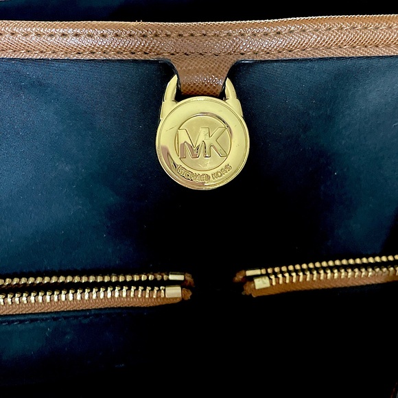 Michael Kors Handbag Purse - Picture 2 of 5